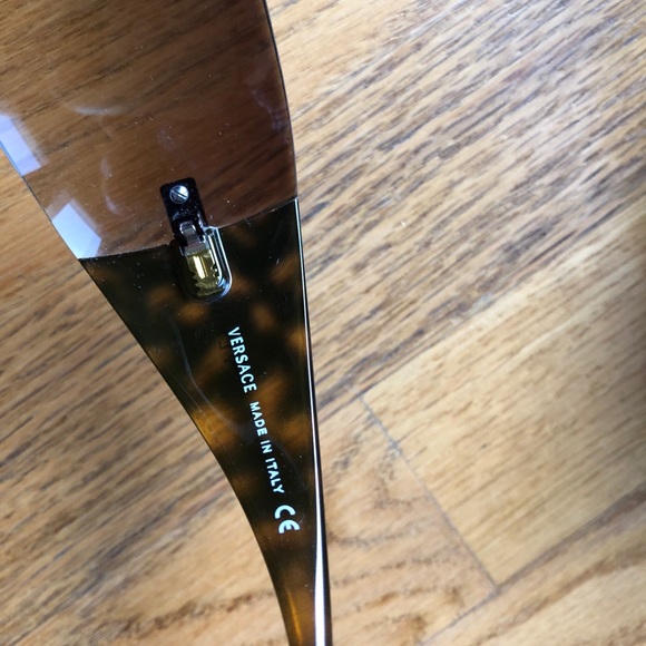 Versace Tortoise Shell Sunglasses 2054 - Picture 4 of 8